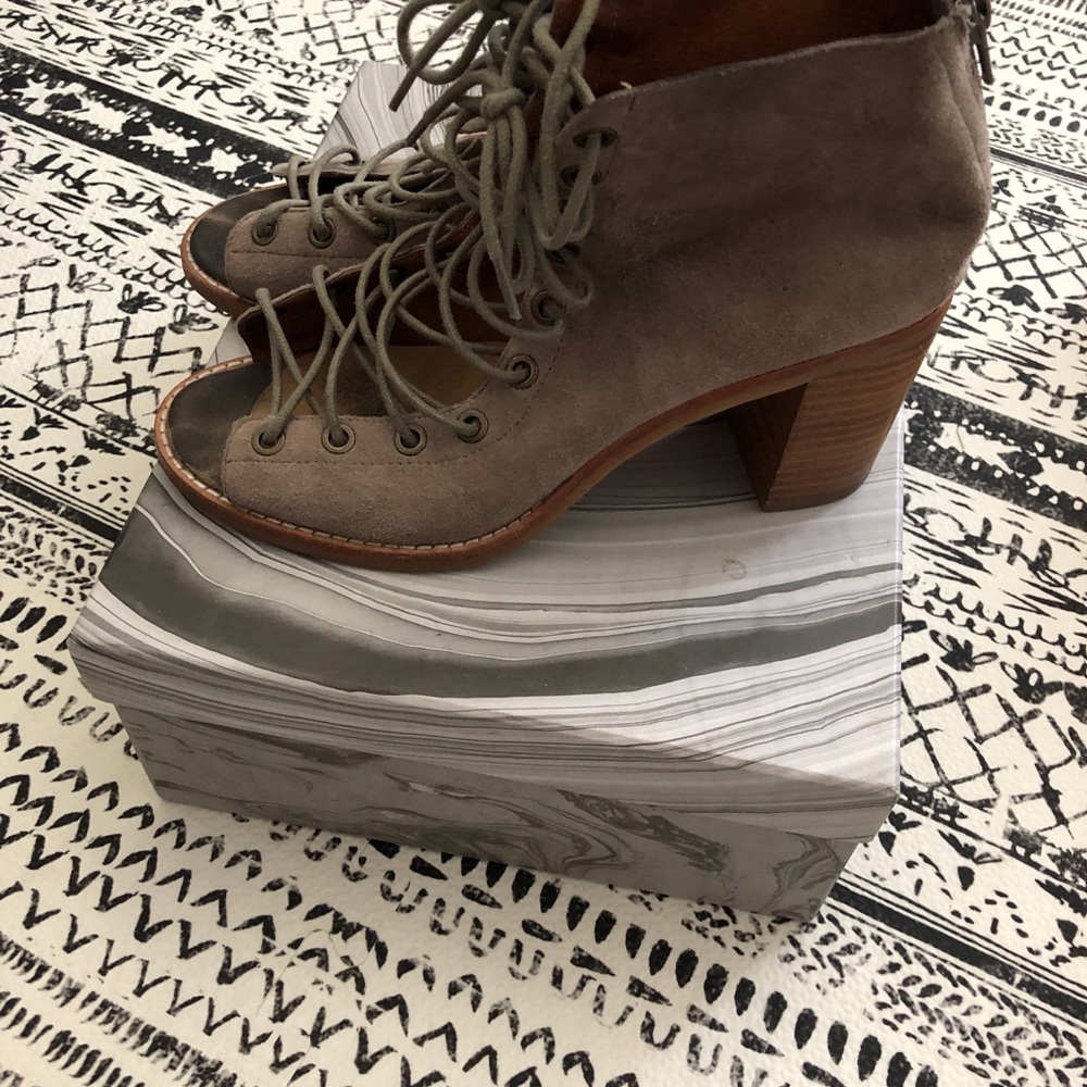 Jeffery Campbell lace up. - Picture 4 of 6